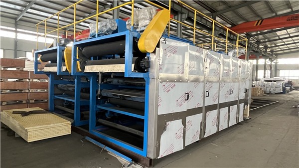 某污水處理廠訂購(gòu)的2臺(tái)污泥二次脫水機(jī)完工發(fā)貨！