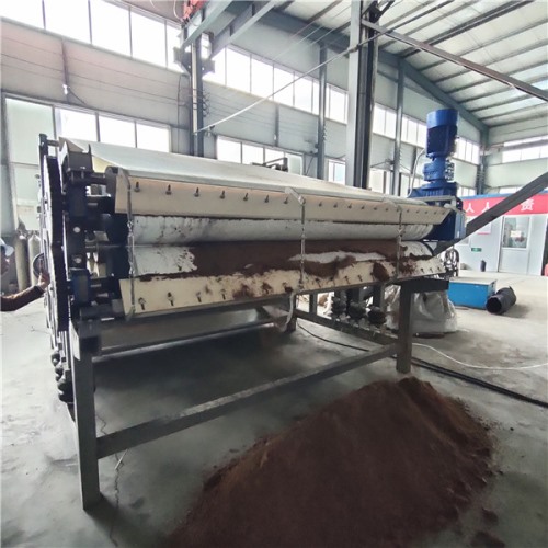 四川客戶酒糟脫水來廠試機后效果非常滿意，訂購一臺帶式壓榨機！