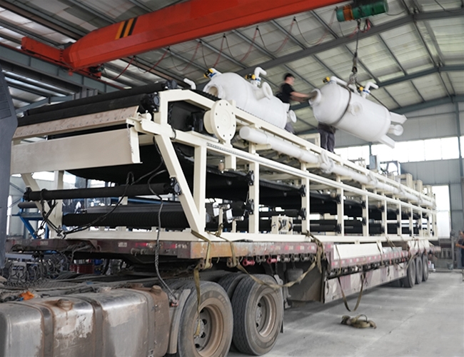 1臺橡膠帶式真空過濾機發(fā)往河北唐山