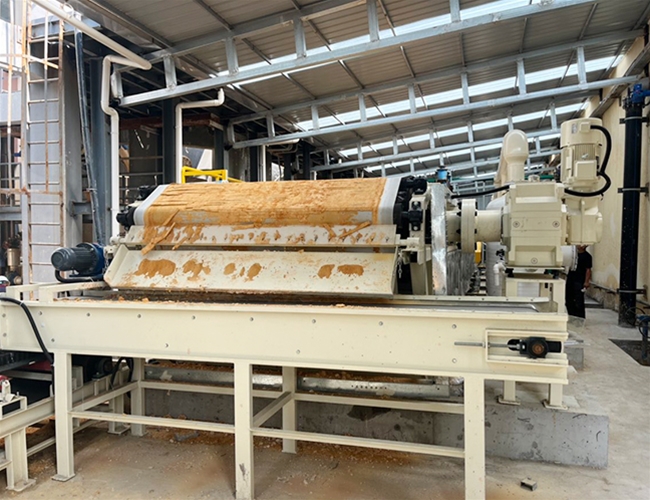 橡膠帶式真空過濾機(jī)，唐山客戶硫酸鈣脫水投入使用！