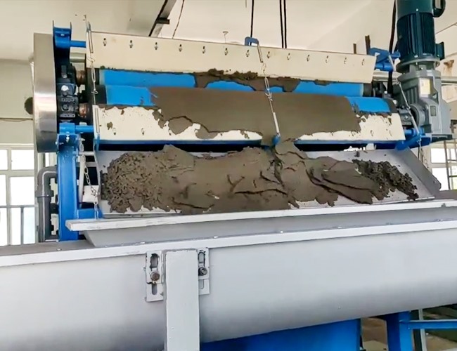 內(nèi)蒙古客戶定制的，帶式濃縮脫水一體機順利投入使用