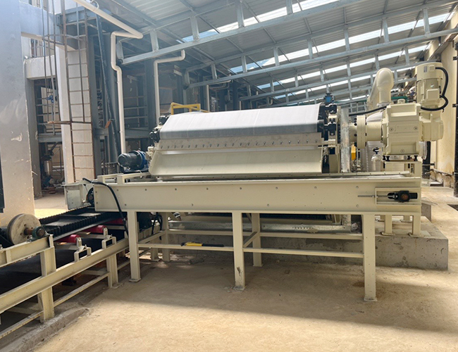 橡膠帶式真空過(guò)濾機(jī)