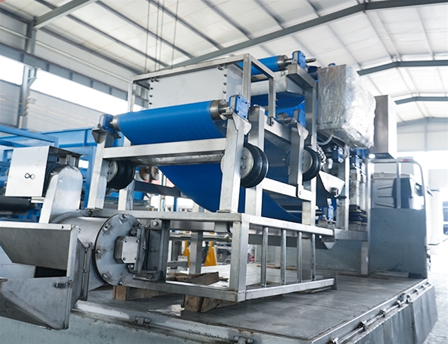 山東萊陽(yáng)客戶(hù)梨子榨汁訂購(gòu)的帶式壓榨機(jī)發(fā)貨啦！