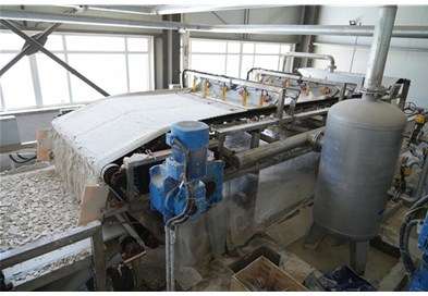 神奇！橡膠帶式真空過(guò)濾機(jī)讓碳酸鈣脫水變得如此簡(jiǎn)單